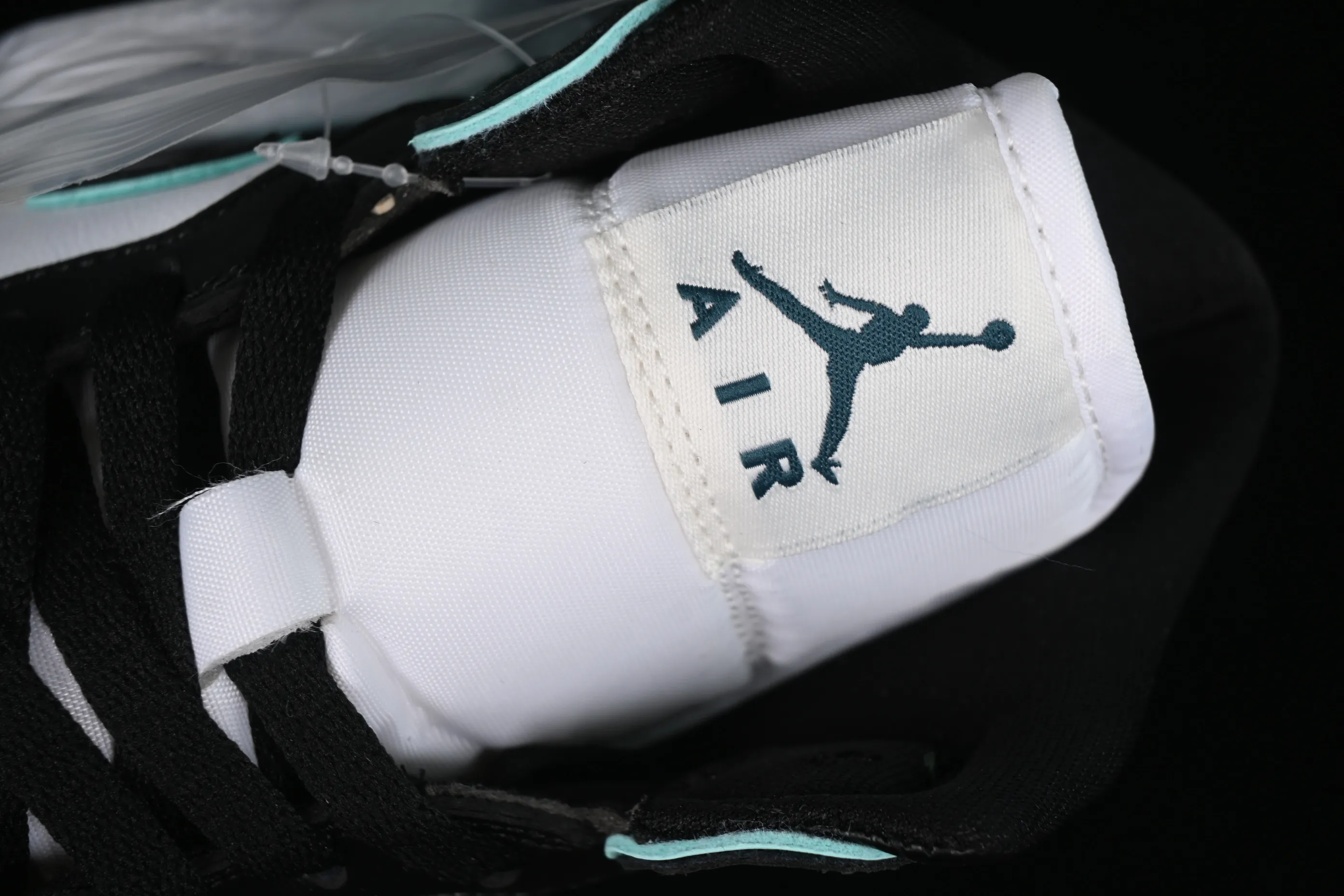 All Categories Air Jordan Jordan Series Basketball Shoes Air Jordan 1 Mid Air Jordan 1 Mid AJ1 Joe 1 Snake Print Black Green Toe Zhongbang Basketball Shoes FQ7818-100